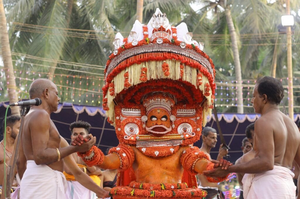 Vayanattu Kulavan Theyyam [Image Credit: Prashanth Puthiyakandam]
