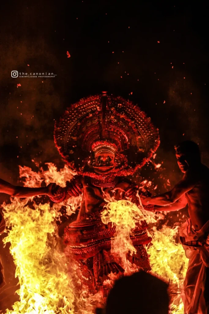 2 Kandaran Kelan Theyyam - Kannur